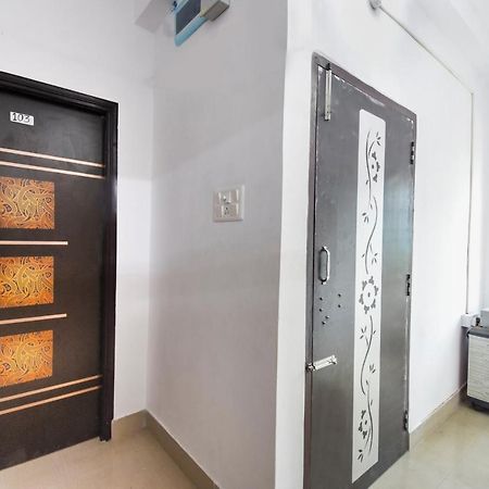 Oyo Flagship Mishika Homes Калькутта Экстерьер фото